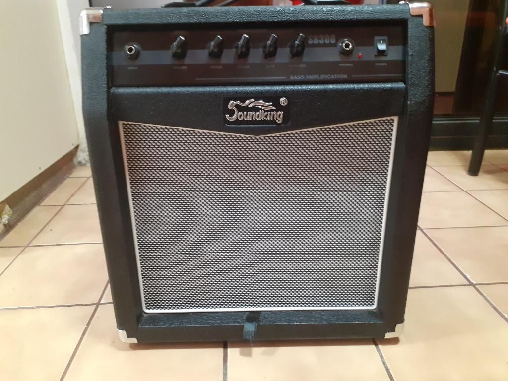 Ampli. de Bass Soundking de 30 Watts