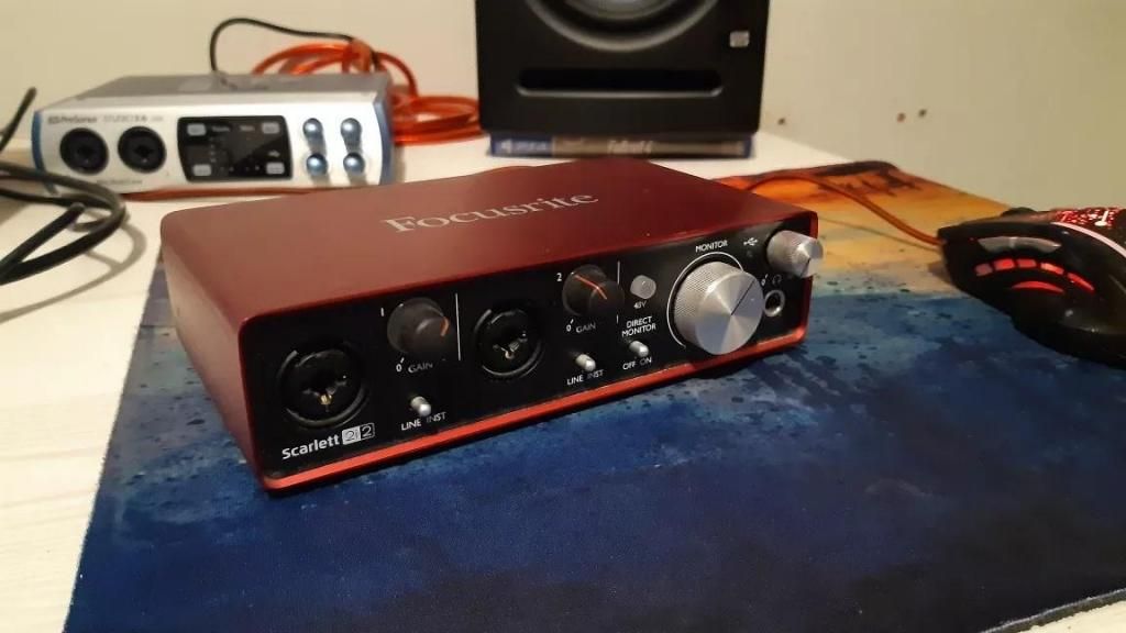 Focusrite Scarlett 2i2 segunda generacion