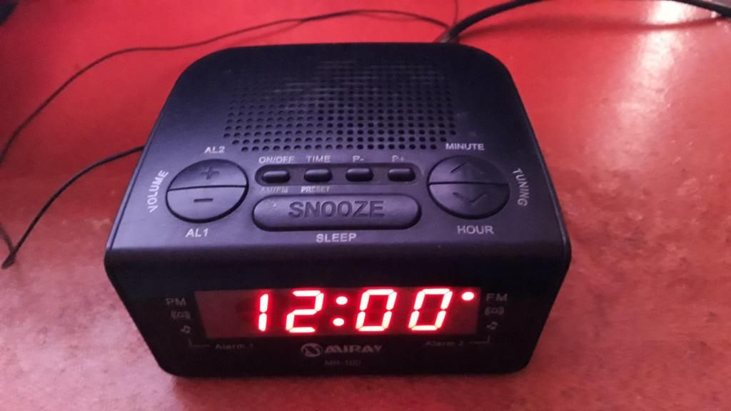 Radio FM AM Reloj Alarma Vendo