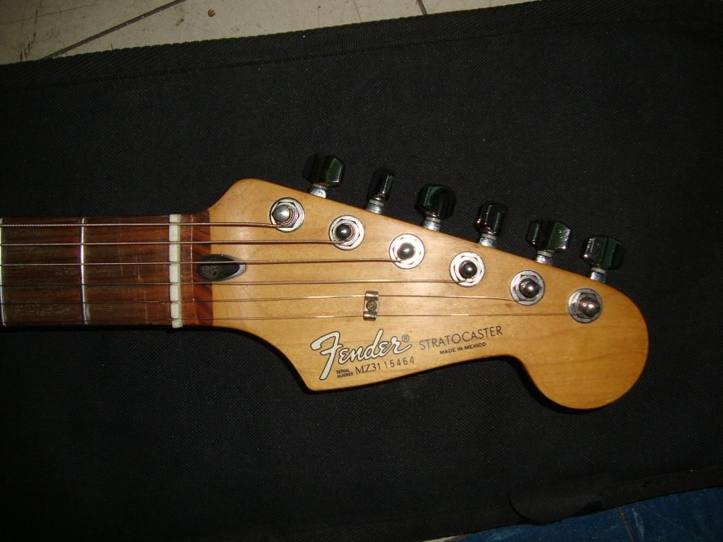 FENDER STRATOCASTER MADE IN MEXICO  SOLES INFORMES AL
