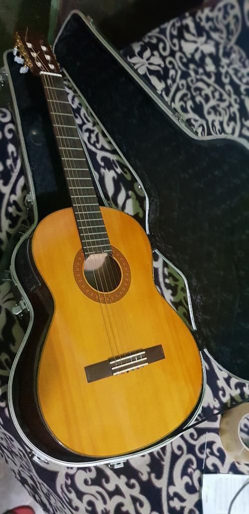 Guitarra Yamaha C70 Hard Case Ecual.