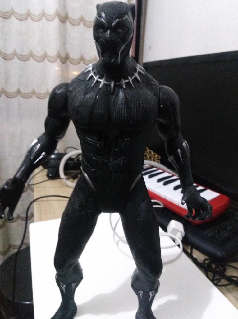 Juguete de accin black panter