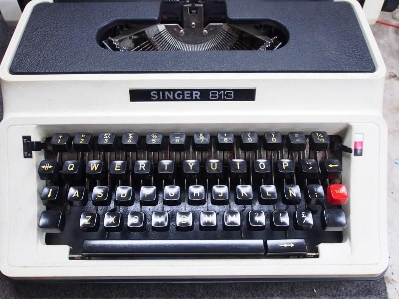 Maquina de escribir Singer 813 antigua