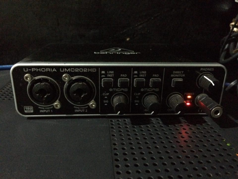 interfaz de audio behringer U-phoria UMC202 hd