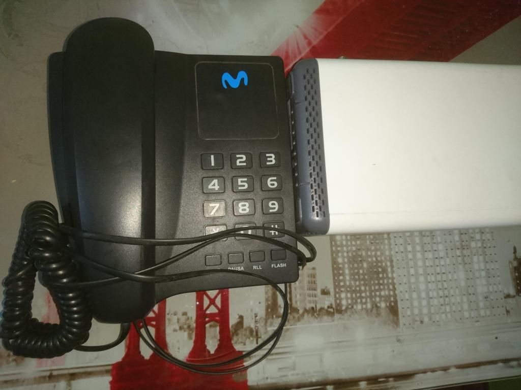 SE VENDE TELEFONOS Y RAUTERS EN PERFECTO ESTADO