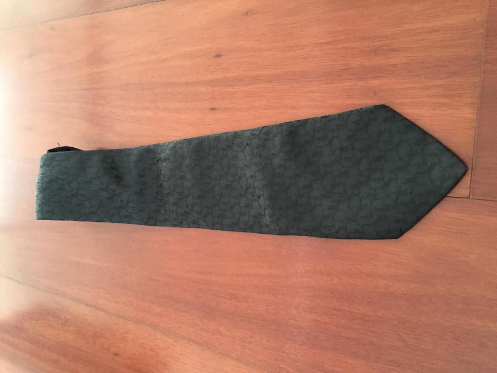 Corbata auténtica BILL ROBINSON negra usada como nueva