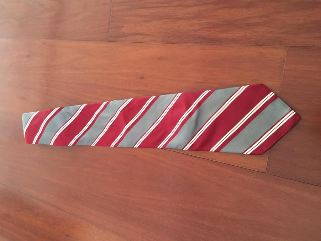 Corbata auténtica DKNY usada como nueva