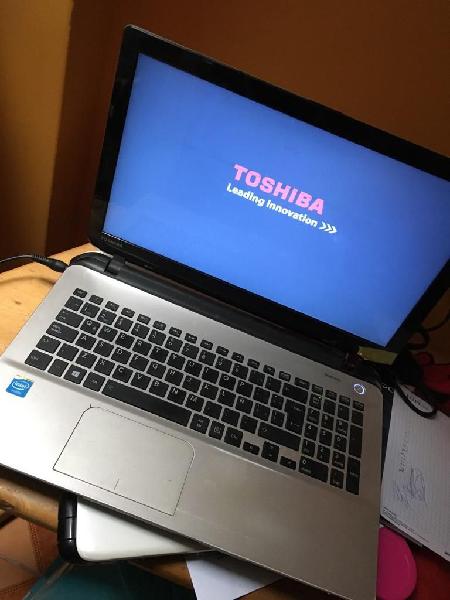 Vendo laptop Toshiba Skullcandy