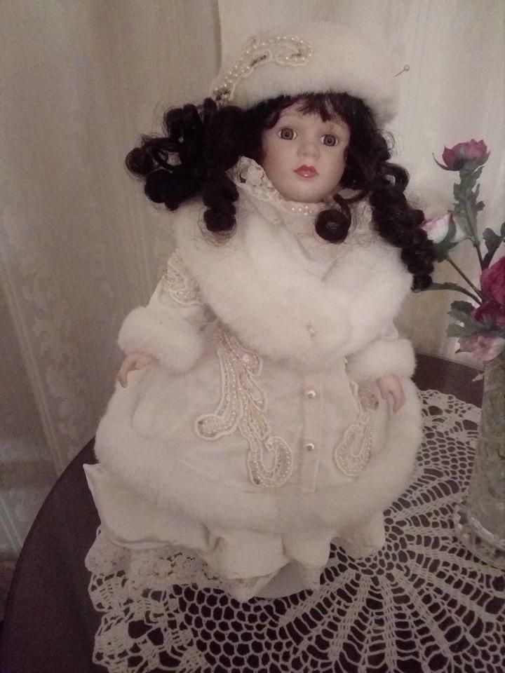Bonita muñeca de coleccion.