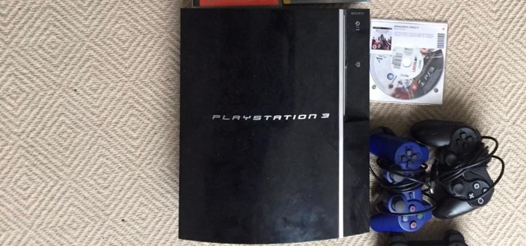 PS3 version Americana y 2 mandos y 10 juegos originales