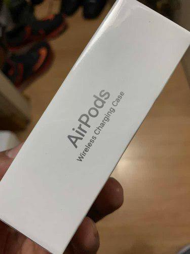 AirPods 2 Wireless Charging Case / Apple::. Audífonos