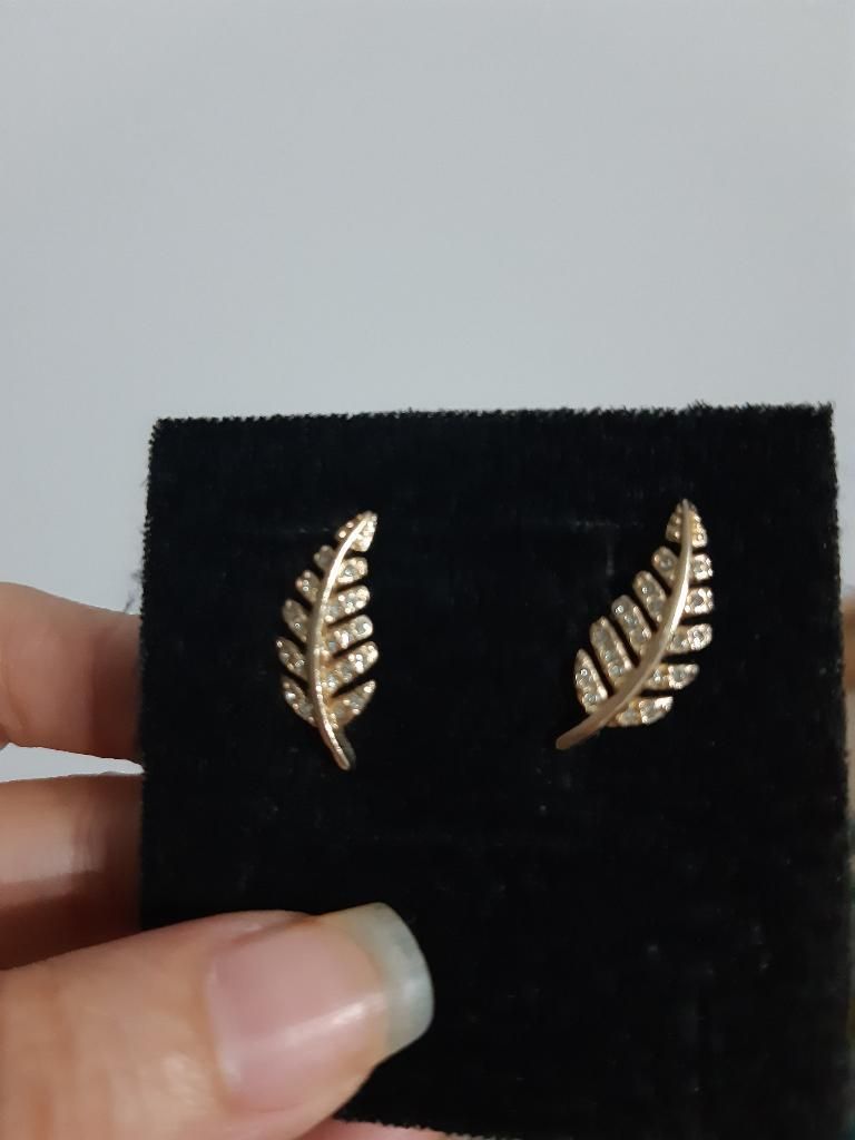 Aretes Unique Diseño de Plumitas