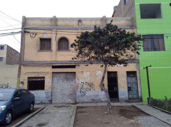 Venta de casa como terreno buena ubicación en lima en Lima