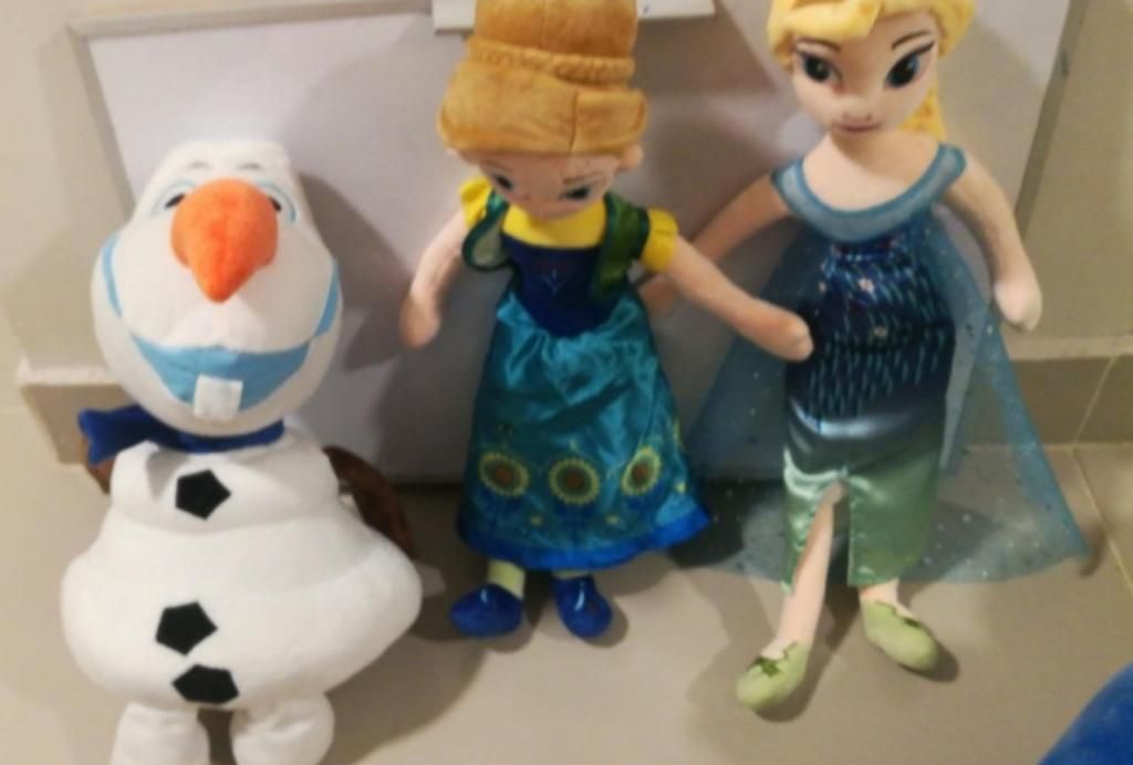 Tres Muñecos de Coleccion de Frozen