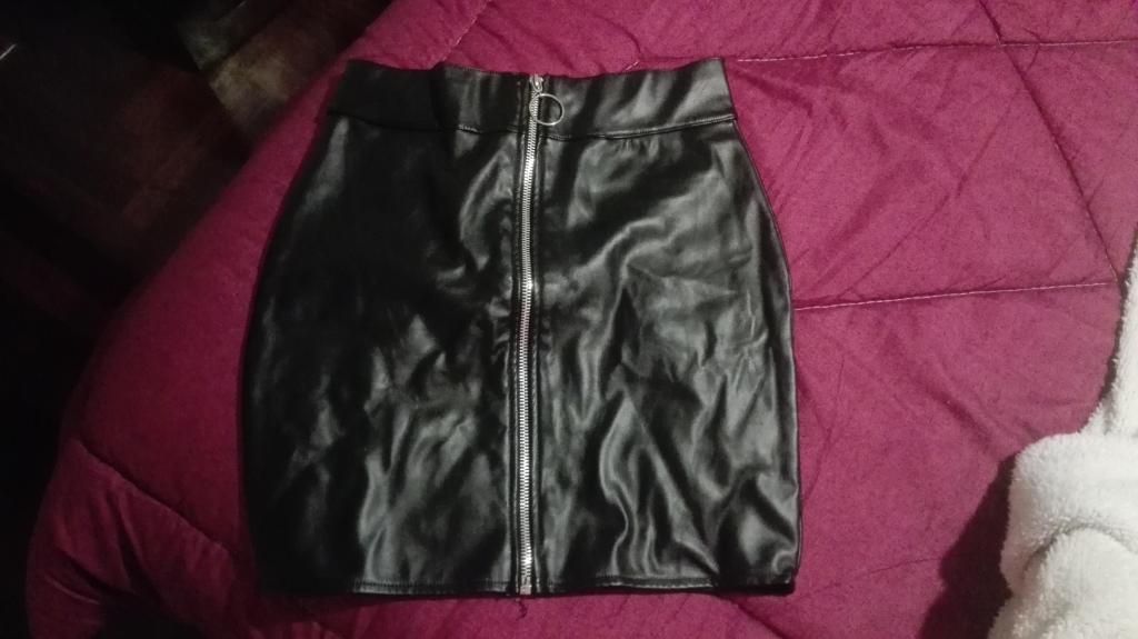Falda de cuerina negro talla m