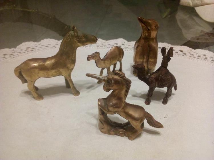 Adornos de Bronce Antiguos en Miniatura