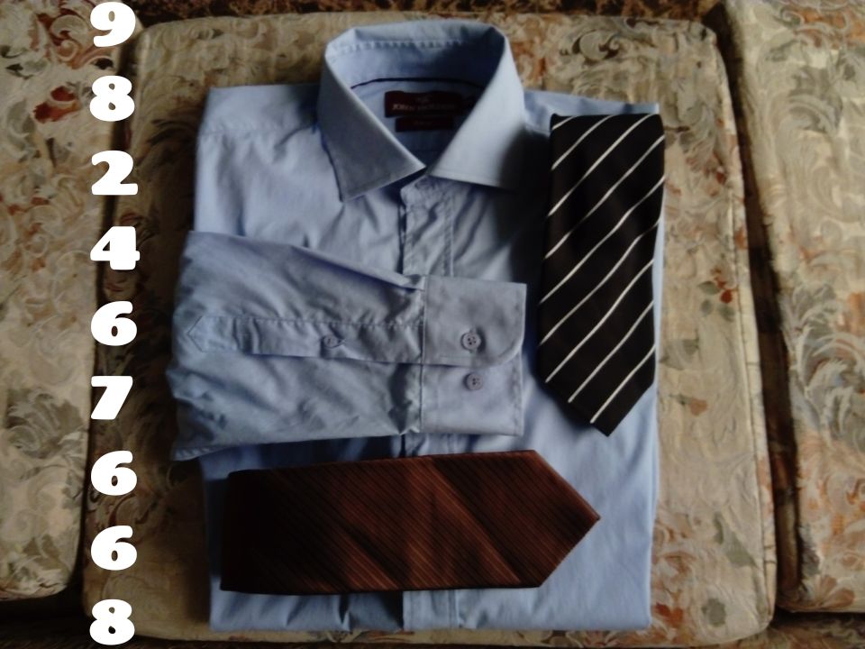 CAMISA JOHN HOLDEN CELESTE TALLA 15 Y MEDIO CON DOS CORBATAS