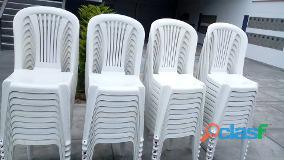 Alquiler de sillas de plastico blancas