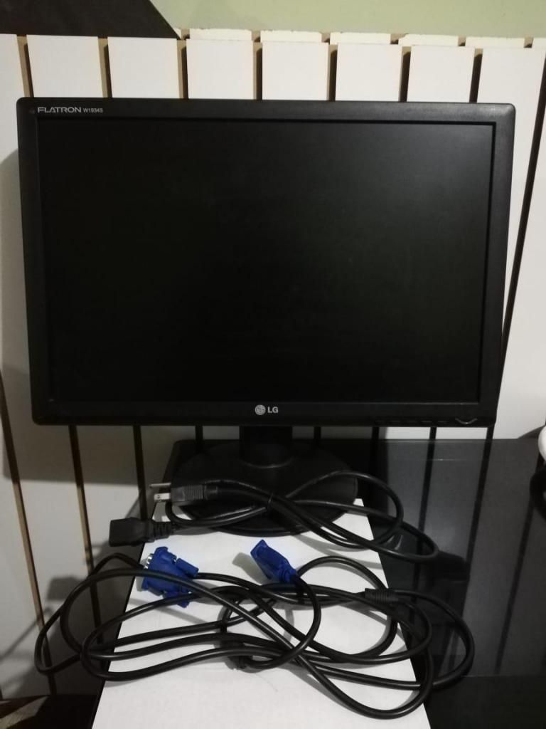 Monitor LG Cables incluidos