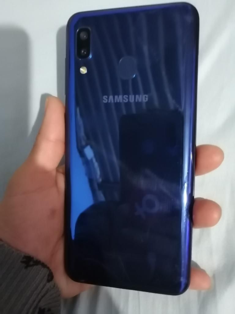 Vendo Samsunga20 Azul con Sus Accesorios