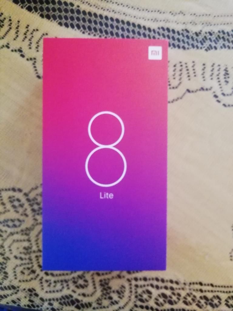 Xiaomi 8 Lite (en Buen Estado) sin Uso