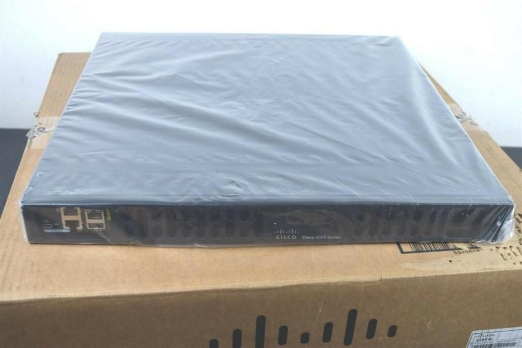 Router Cisco ISR  / K9 3 port GE Lic 300mbps