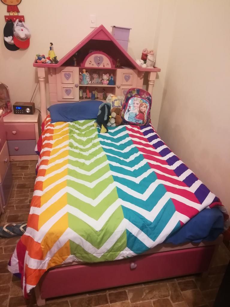 Vendo Juego de Dormitorio para Niña