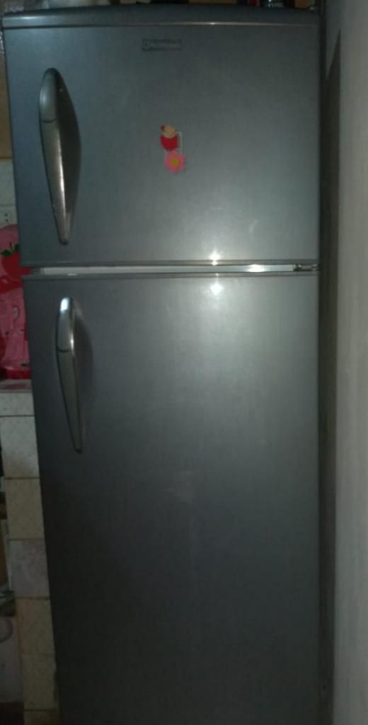 Vendo Refrigeradora Indurama Nofrost