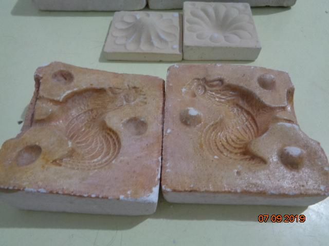 antiguos moldes de yeso para adornos de tortas