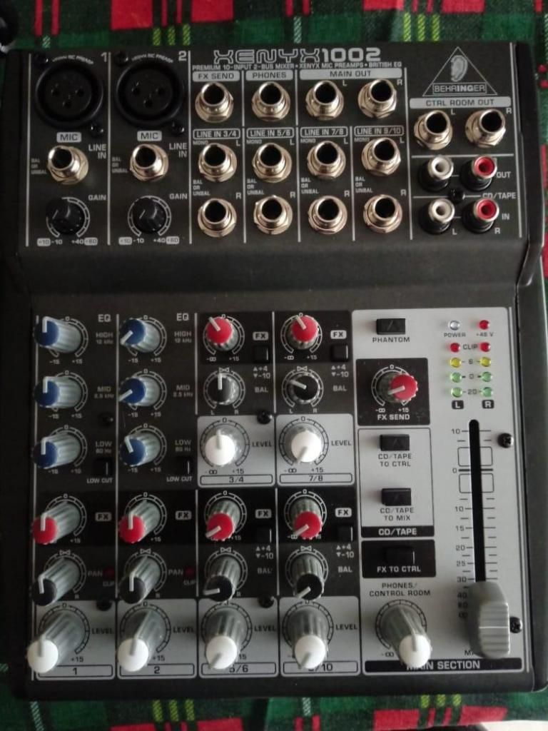 CONSOLA de AUDIO BEHRINGER XENIX 