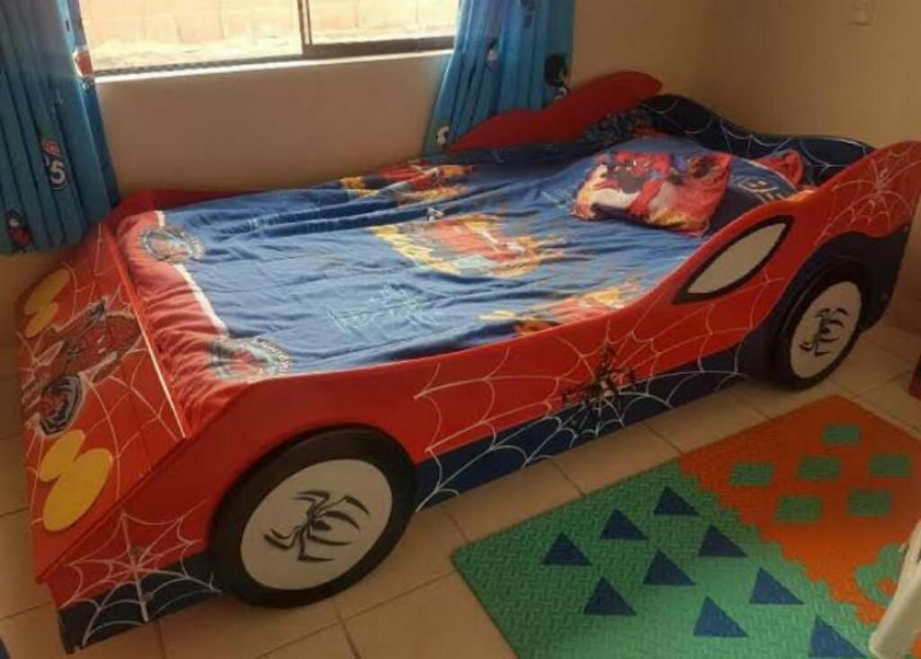 Cama con Velador