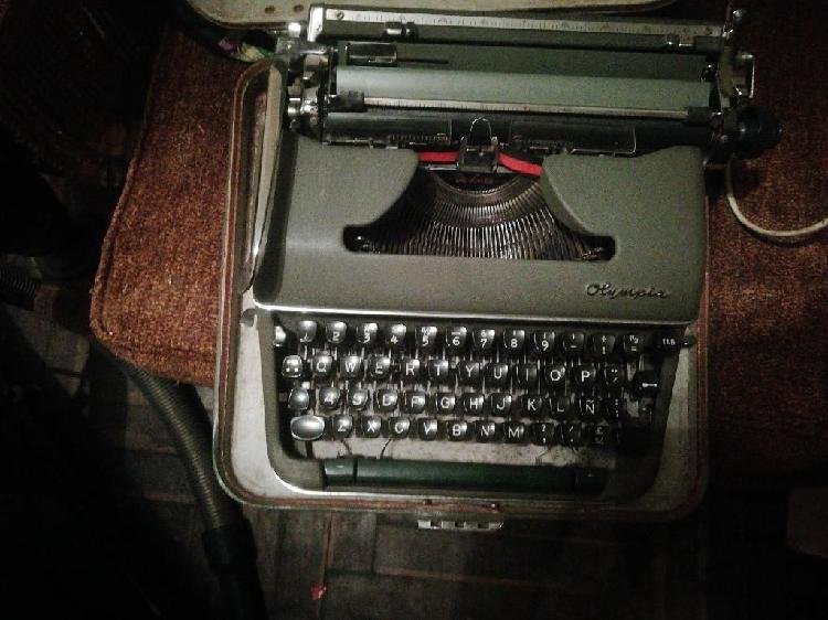 Maquina de Escribir Marca Olympia