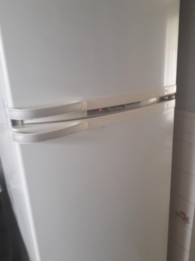 Remato Refrigeradora Whirpool 390 Litros
