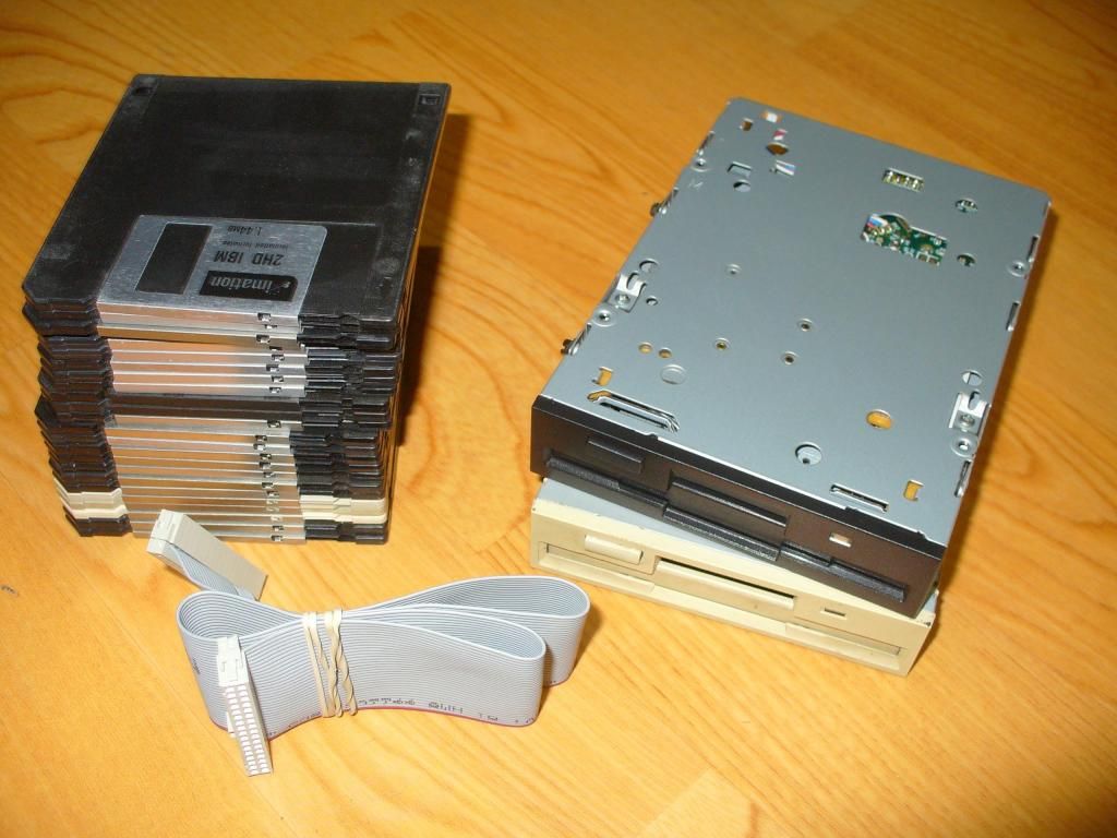 Dos disketeras floppy 30 disquetes usados y cable flat