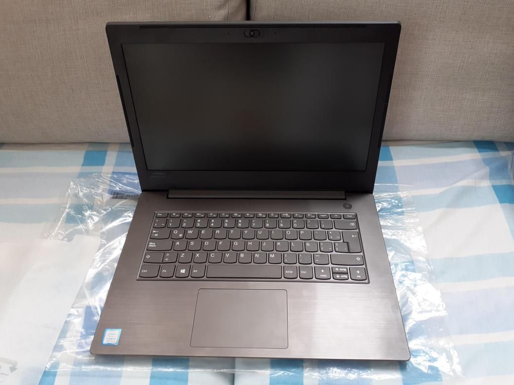Laptop Lenovo V330 Core i5 8ta gen. FHD RAM 4gb DISCO 1gb