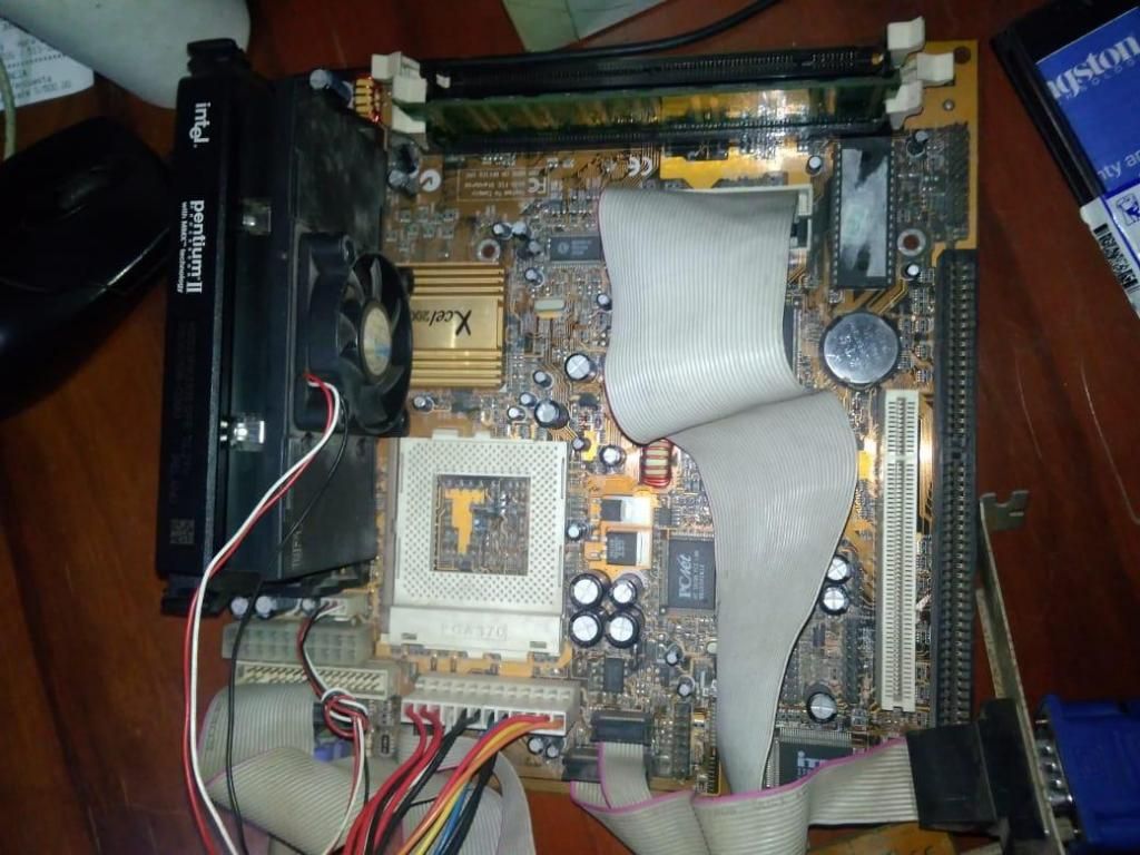 Placa Madre P III / PII / c Procesador Pentium II, MUY RARO,