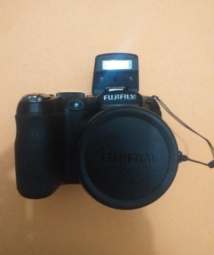 Cámara Semi Profesional Fujifilm (14mp, 18x Zoom Optico)