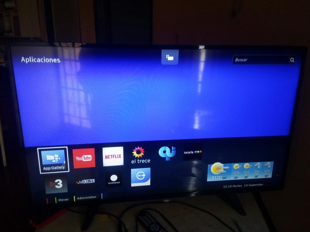 TV 32" con entrada USB, VGA, HDMI, Red, cable mágico