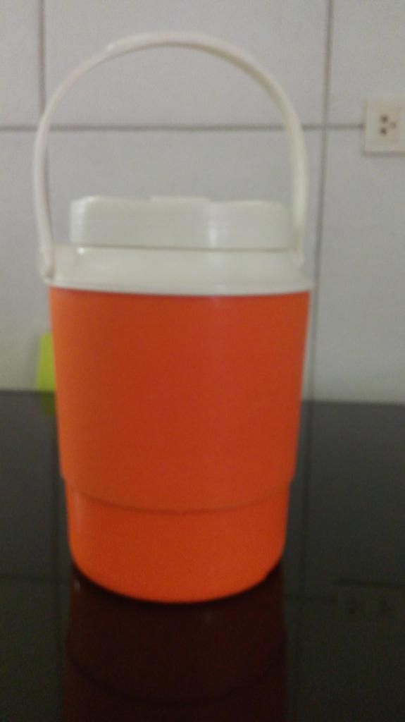 Vendo cooler color anaranjado de dos litros sin uso nuevo