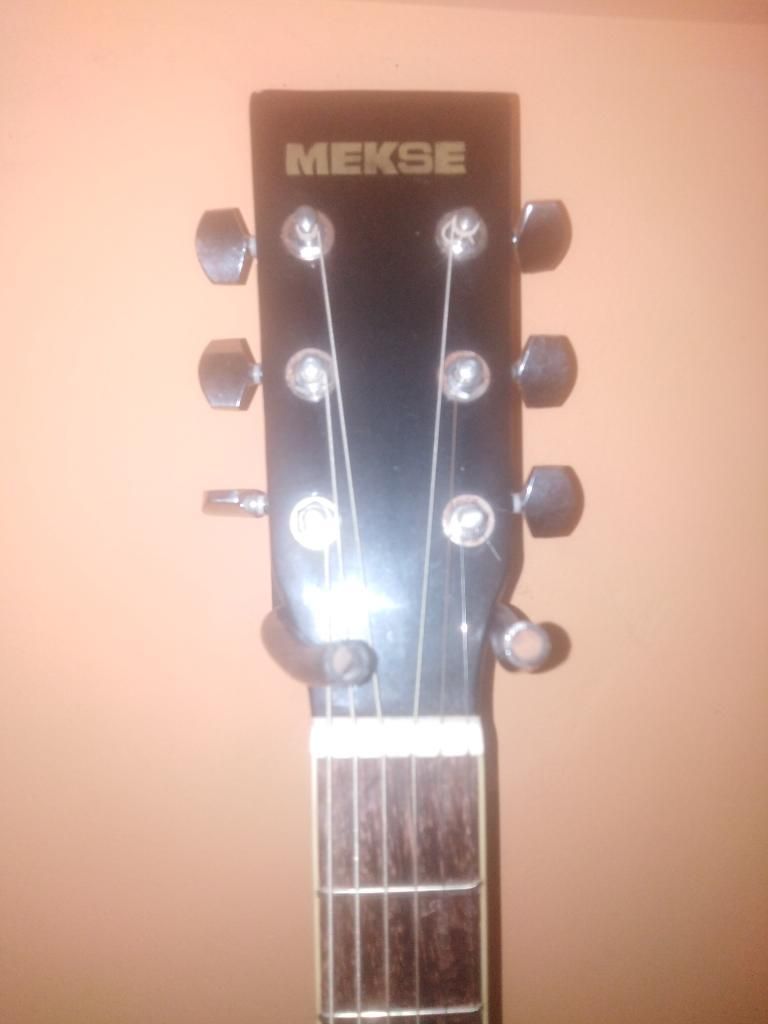 Guitarra Mekse Cambio por bajo Eléctrico