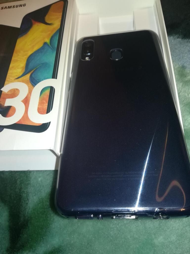 SAMSUNG GALAXY A30