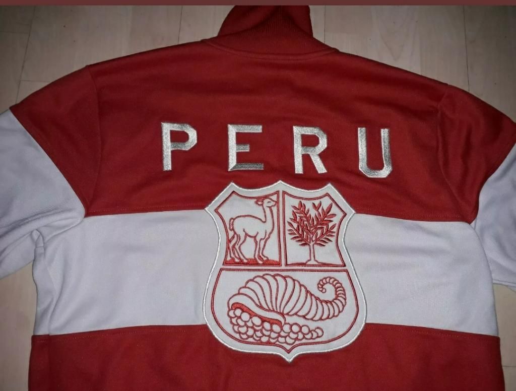 Casaca Adidas Perú Colección.