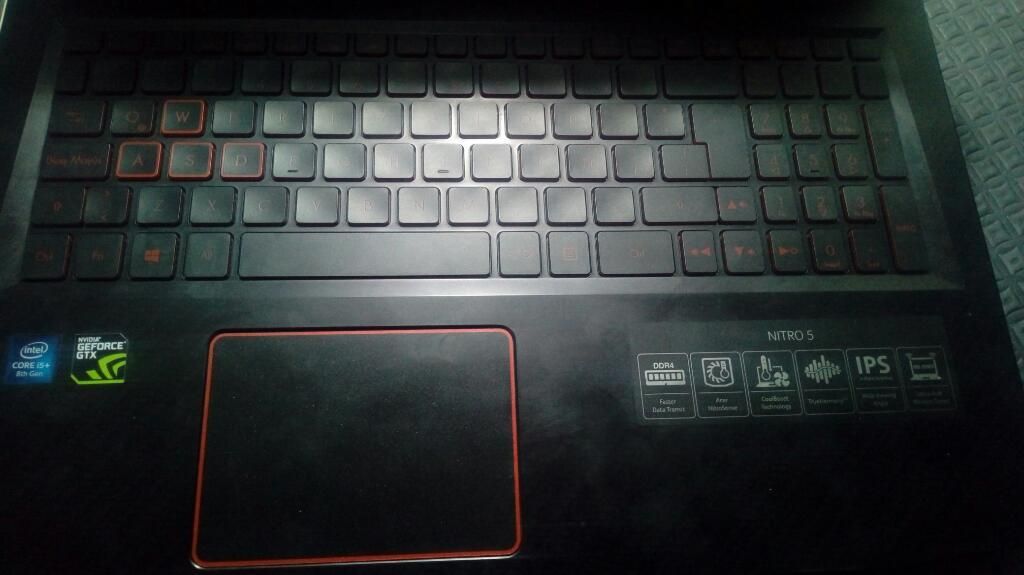 Laptop Gamer Acer Nitro I5 8va Detalle
