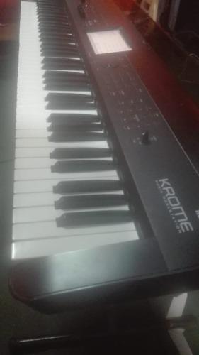 Teclado Korg Krome