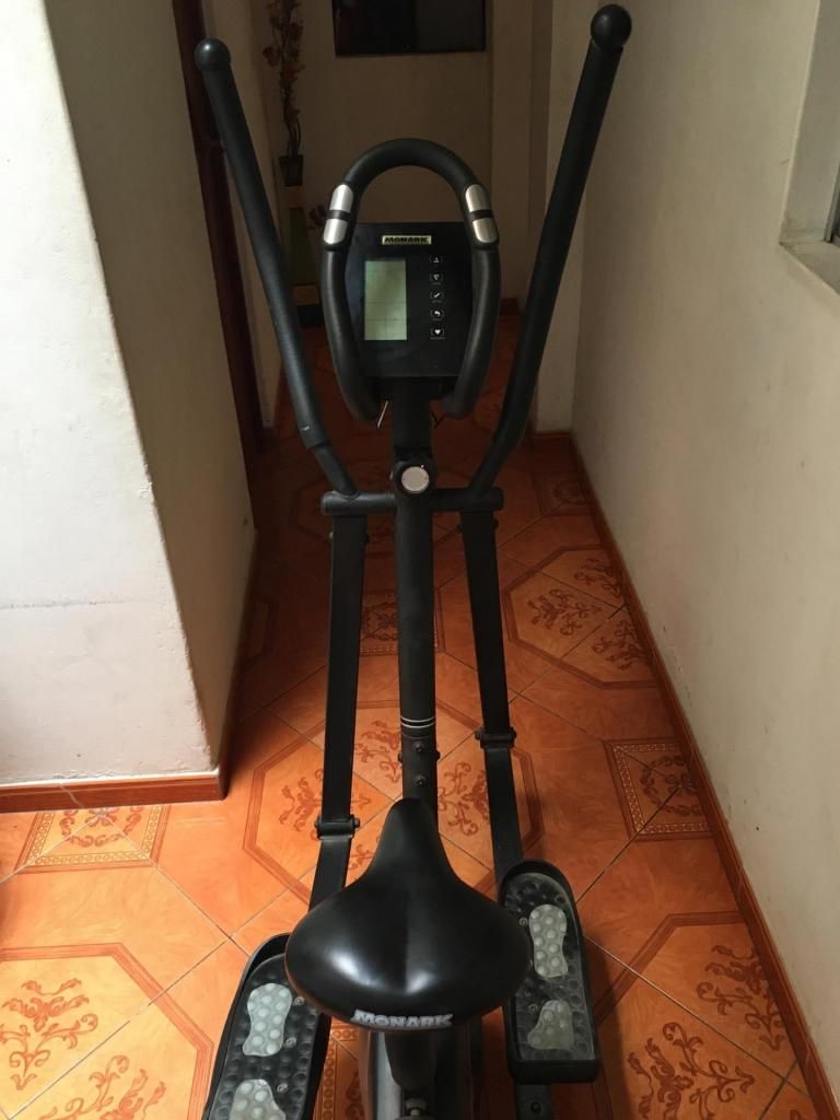 Maquina para ejercicios (elliptical trainer  monark)