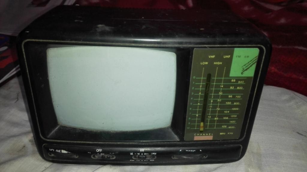 Se vende TV-Radio vintage para repuesto