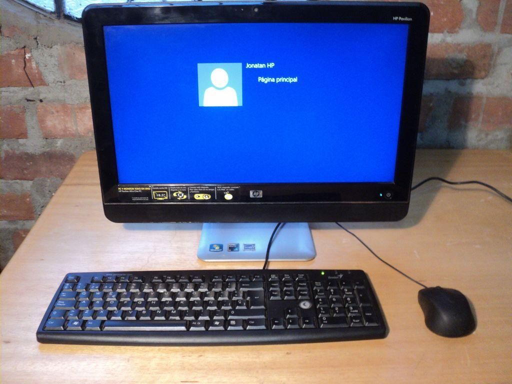 Vendo PC y Monitor HP Todo en Uno Con windows 8 Excelente