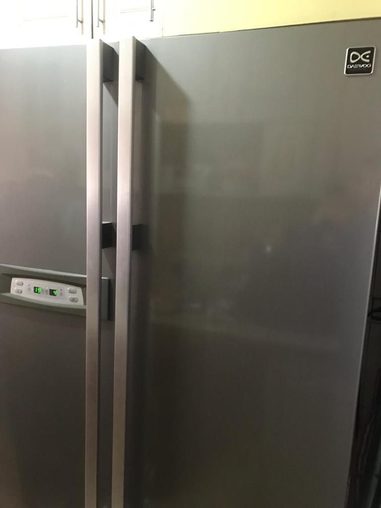 Hermosa Refrigeradora 2 puertas Daewoo