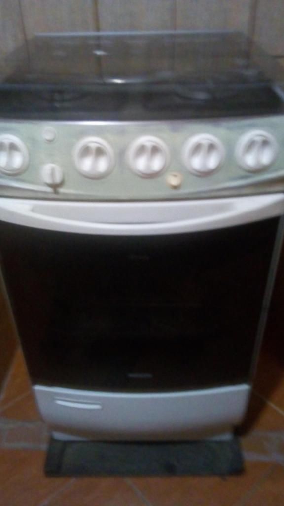 Refrigeradora electrolux y cocina bosch