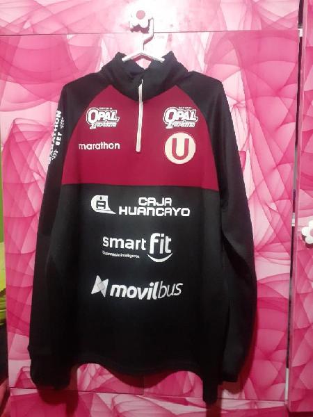 Camiseta Universitario